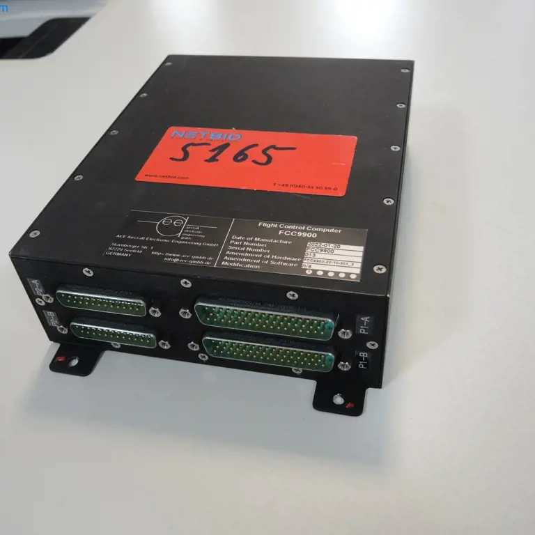 Vluchtbesturingscomputer (NIET voor de vlucht) (toeslag onderhevig aan verandering) AEE Aircraft Electronic Engineering FCC9900
