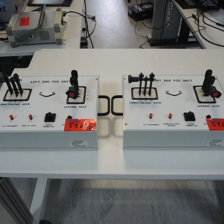 2 FCC integratie-eenheid (NIET voor vlucht) (toeslag onderhevig aan verandering) Ratier Figeac