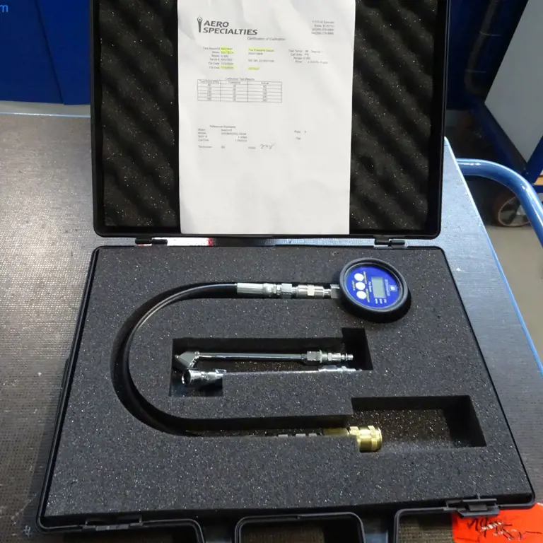 Merilnik tlaka v letalskih pnevmatikah SSI TECH