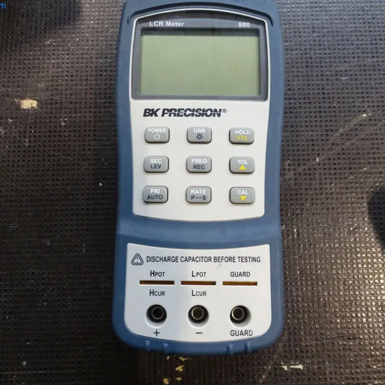 Merilna naprava LCR BK Precision 880