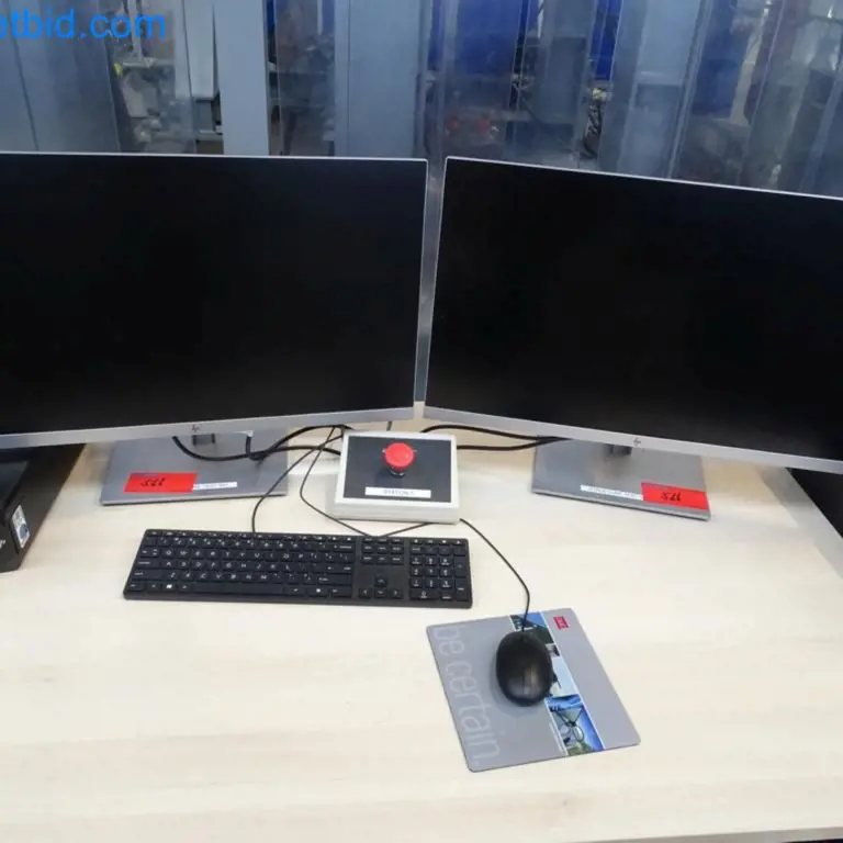 4 49-palčni ukrivljeni monitorji Philips Brilliance 499P