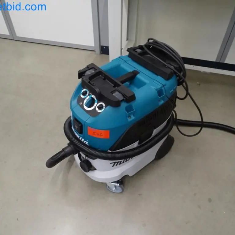 Hoover Makita VC4210M