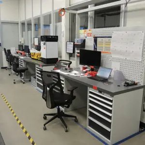 3 Delovne mize (brez vsebine, kasnejša zbirka) Garant