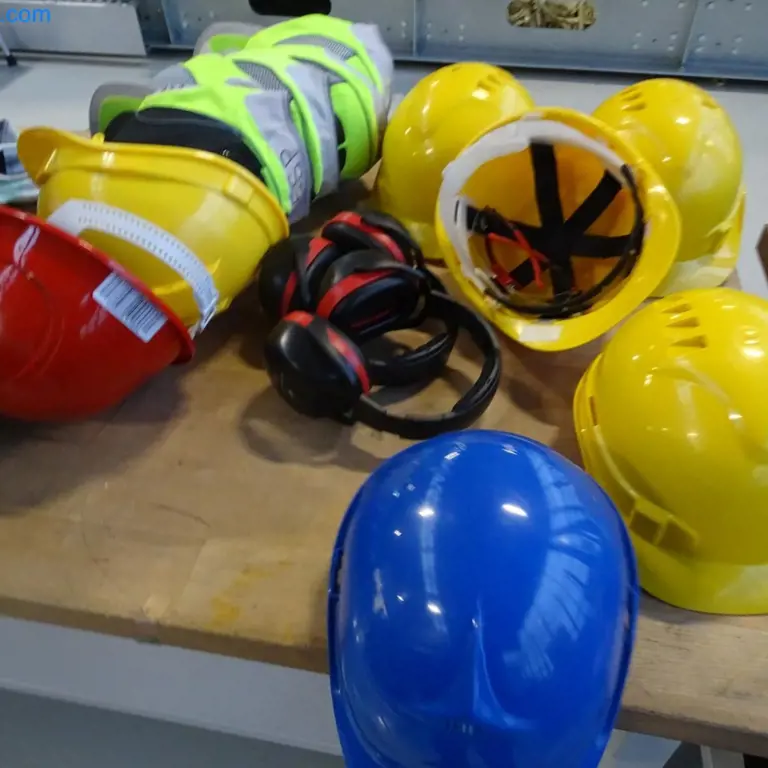 Cascos protectores, gorras protectoras