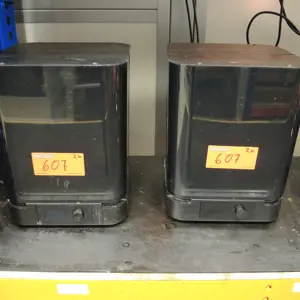 2 Stations de durcissement par UV Formlabs Form Cure L