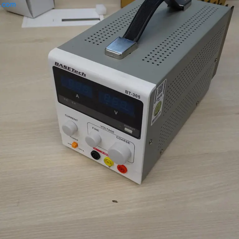 Labornetzteil Basetech BT-305