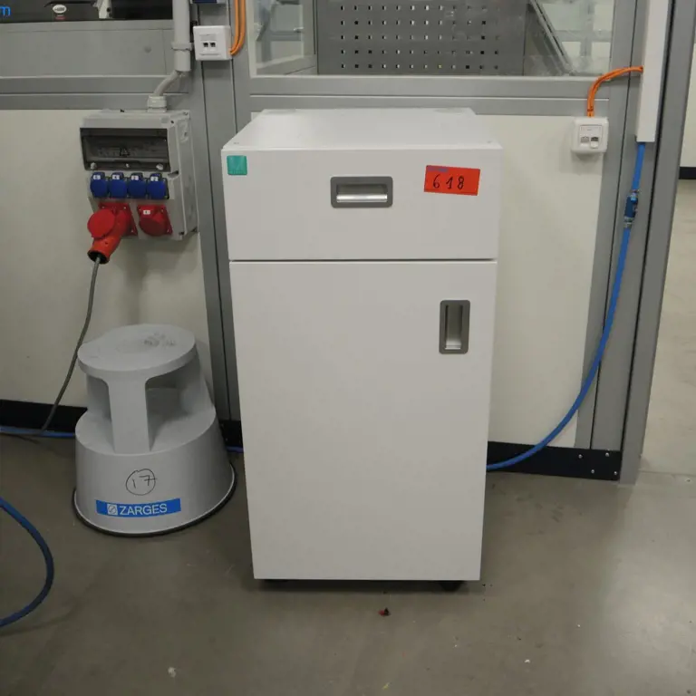 armoire mobile en bois (SANS contenu) Maertz