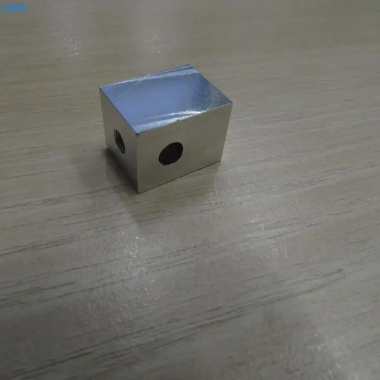 30 Beschleunigungsmesser-Montageblock FTI