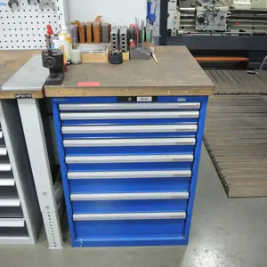 Armoire à tiroirs métallique (avec contenu) Lista