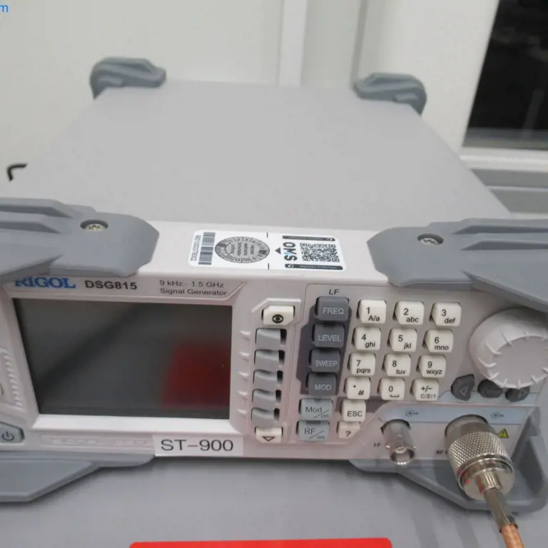 Generator signalov (ST-900) Rigol DSG815