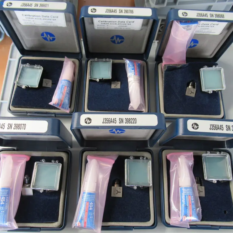 6 Accéléromètre triaxial 100MV/G 50G PCB Piezotronics J356A45