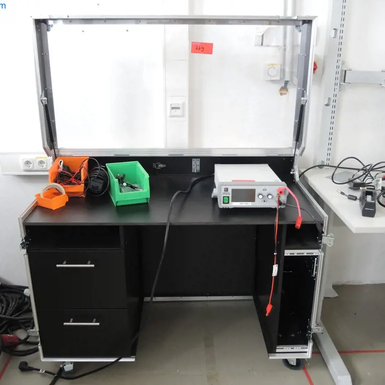 mobiler Arbeitstisch (OHNE weitere sichtbare Gegenstände)