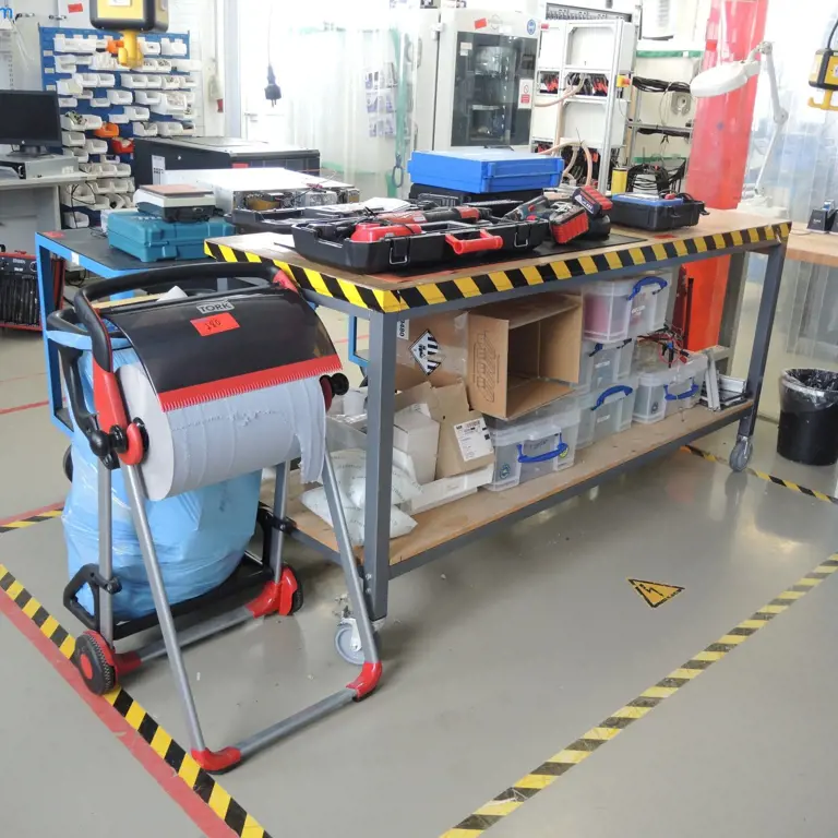 mobiler Arbeitstisch (OHNE weitere sichtbare Gegenstände)