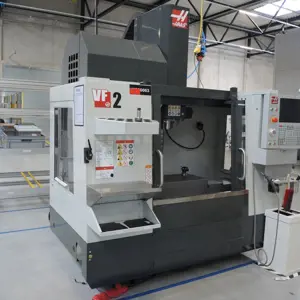 fresadora vertical de 3 eixos  Haas VF2