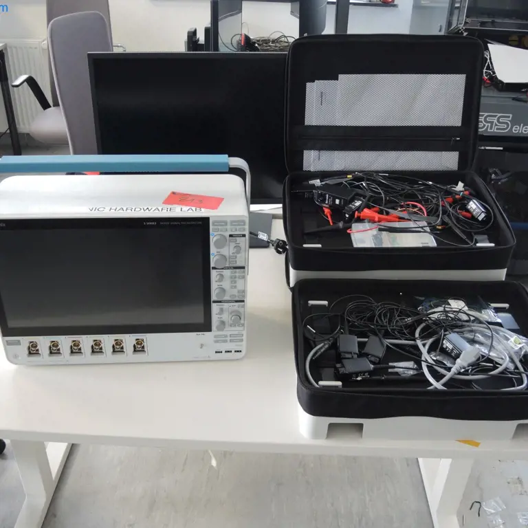 Mixed-signal oscilloscoop Tektronix MSO56B