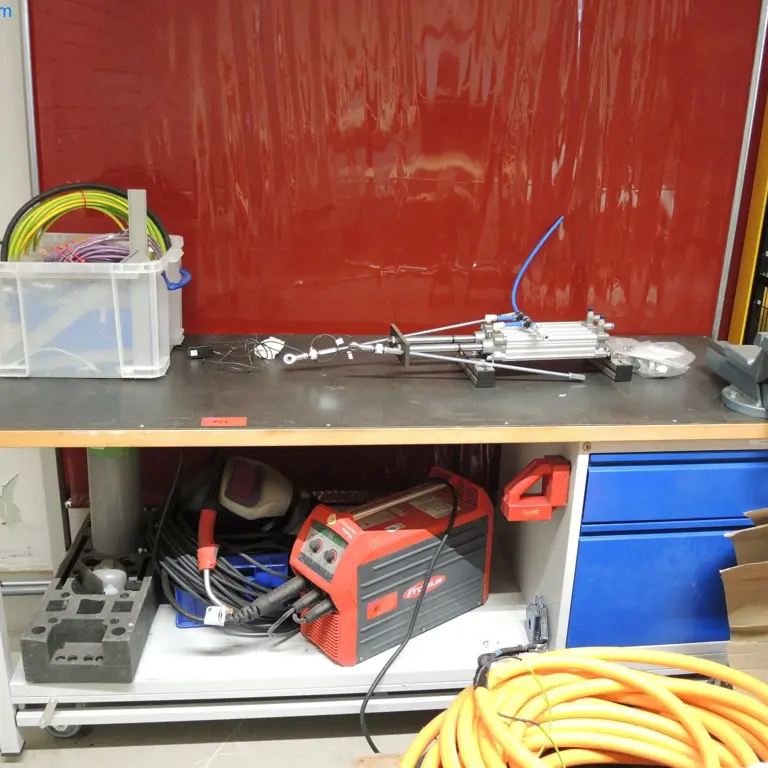 Mobilny stół warsztatowy (BEZ zawartości) Rau