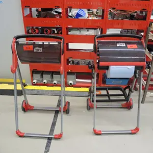 2 Dispensadores móveis de panos de limpeza Tork