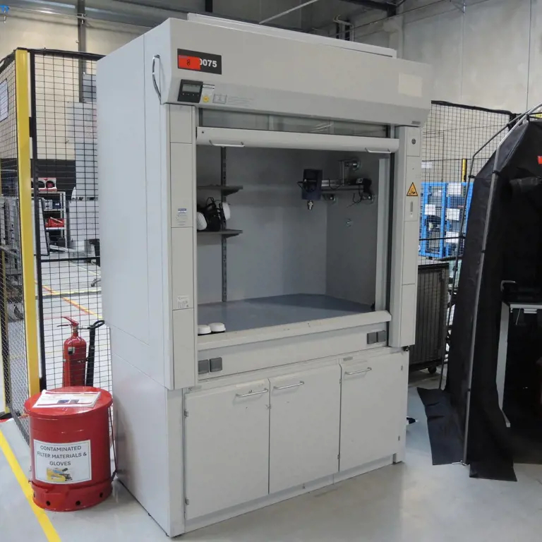 Cabina de seguridad/vitrina de laboratorio (FE00075) Köttermann 2-453-GXNN