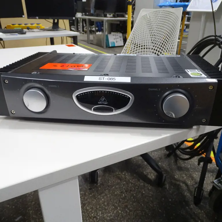 Zesilovač Behringer A500