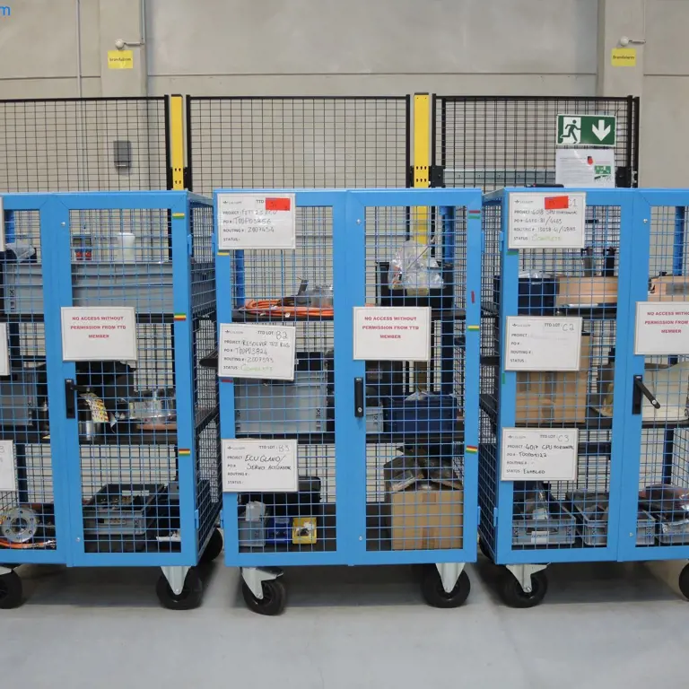 9 Prevozni voziček z mrežo (brez vsebine)