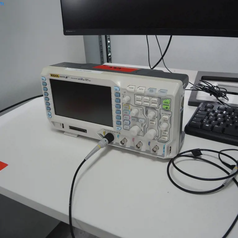 Osciloskop Rigol DS1074