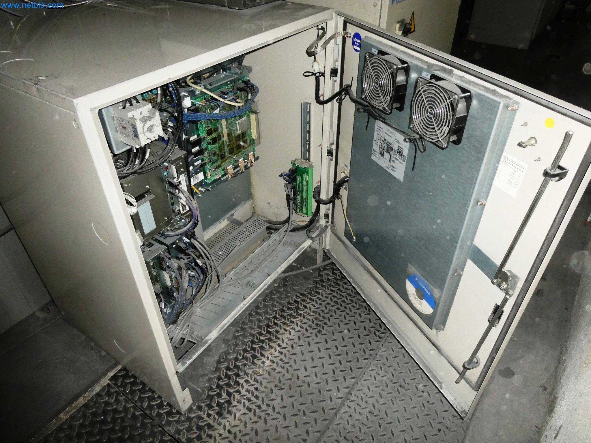 Maszyny z sektora technologii powierzchni-11