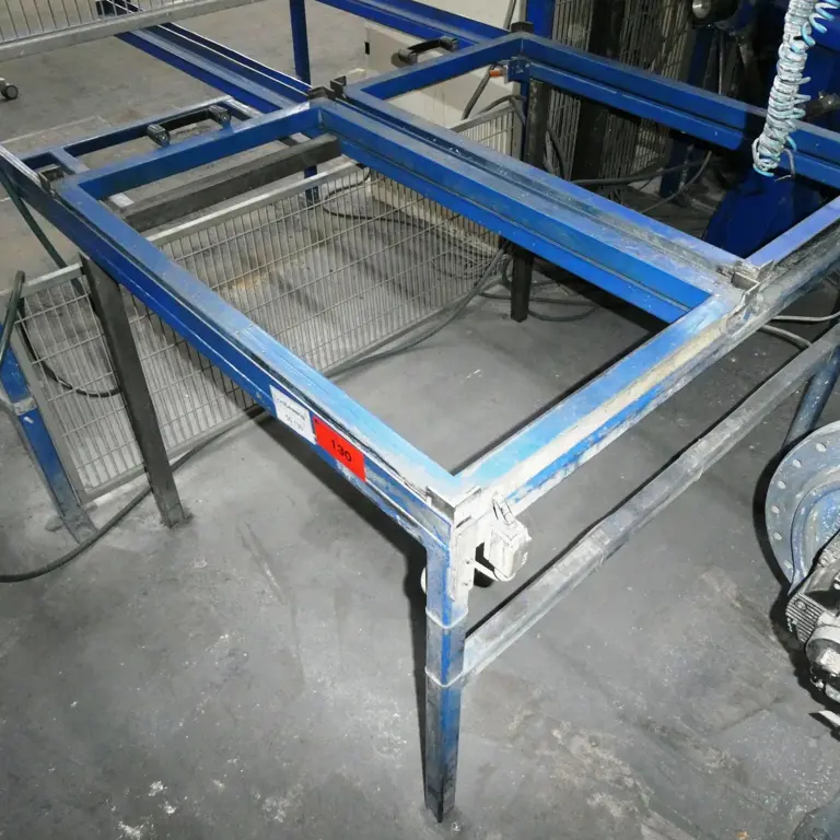 Load carrier table