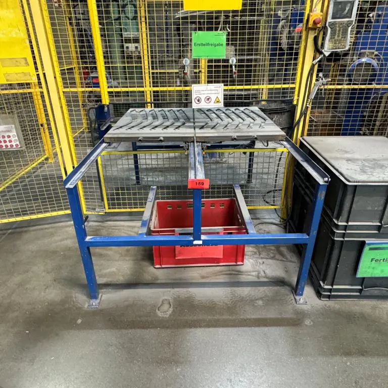 Load carrier table