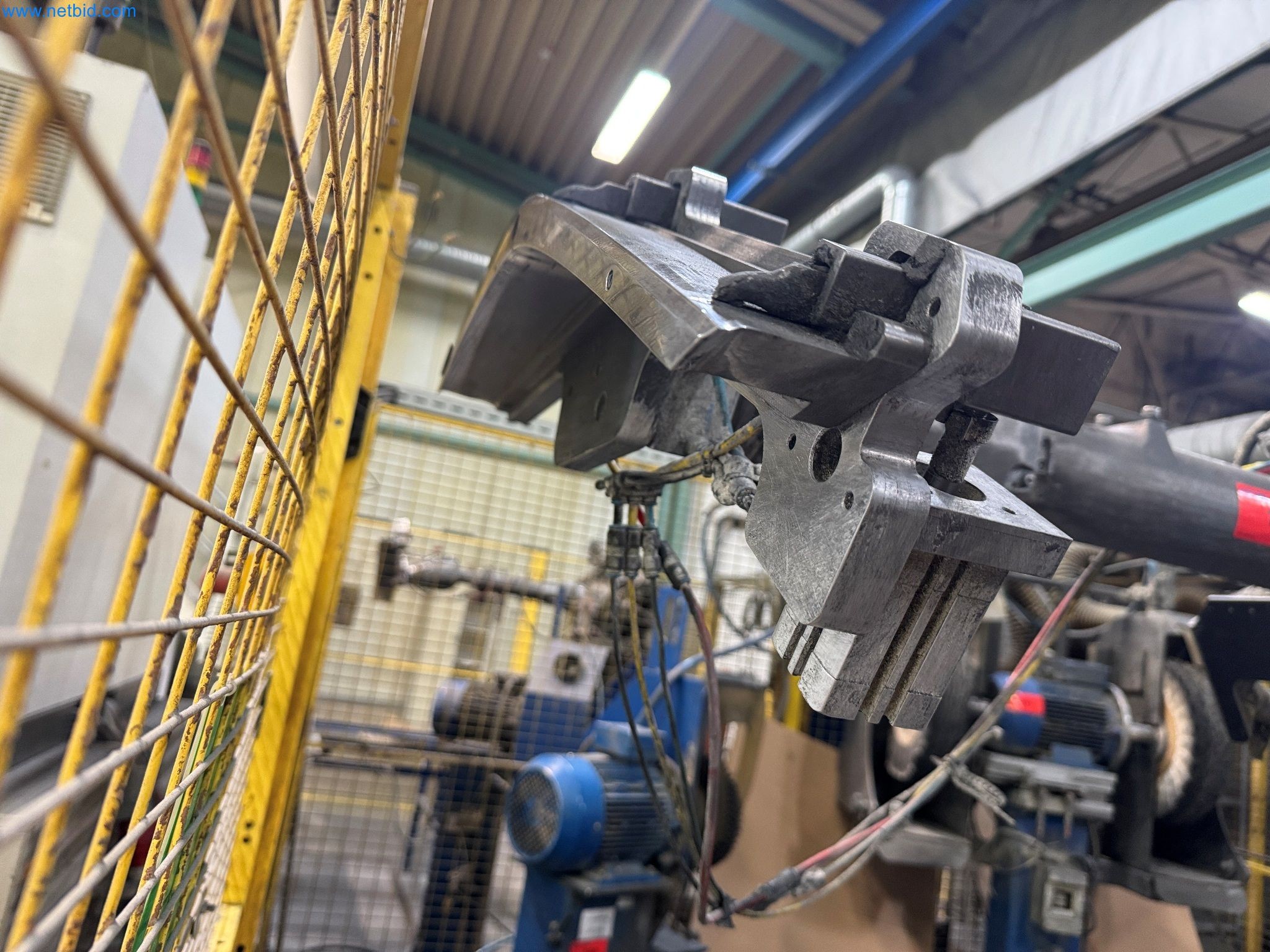 Maszyny z sektora technologii powierzchni-3