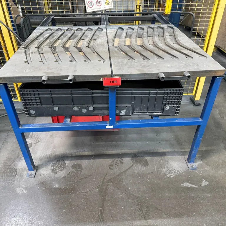 Load carrier table