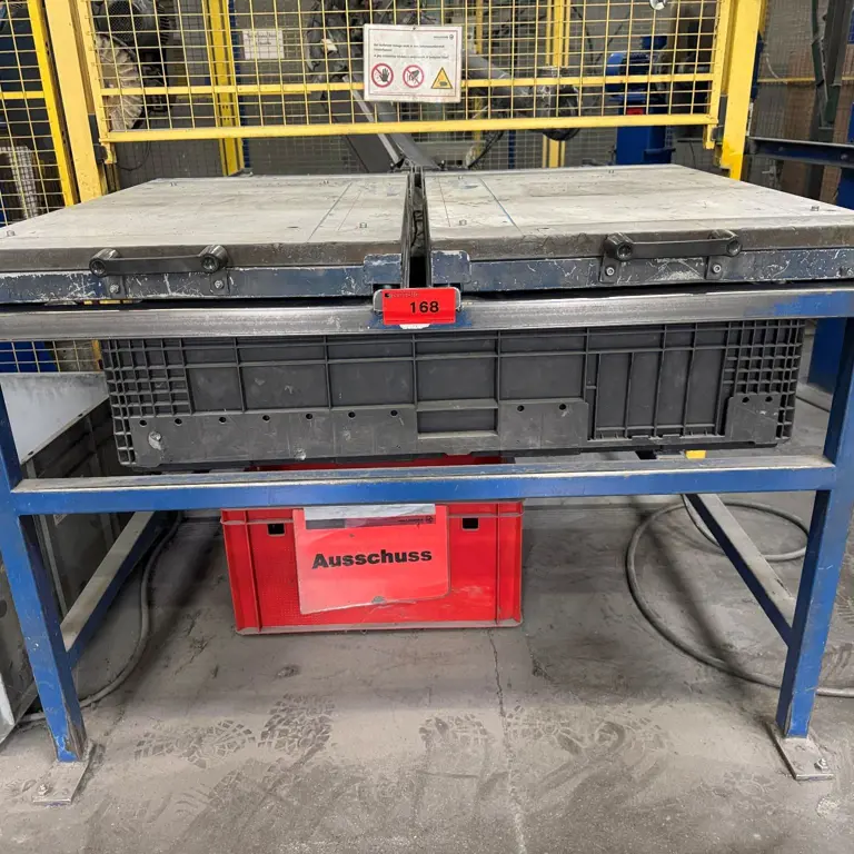 Load carrier table