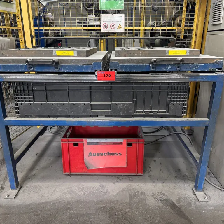 Load carrier table