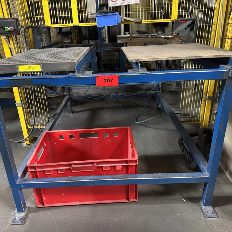 Load carrier table
