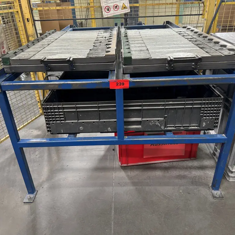 Load carrier table