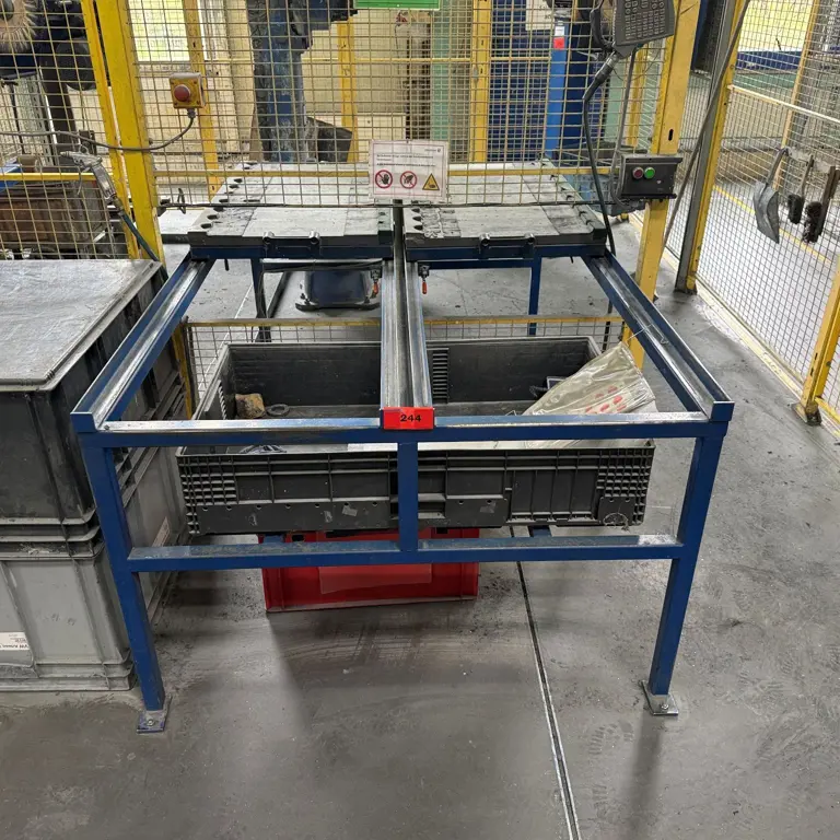Load carrier table