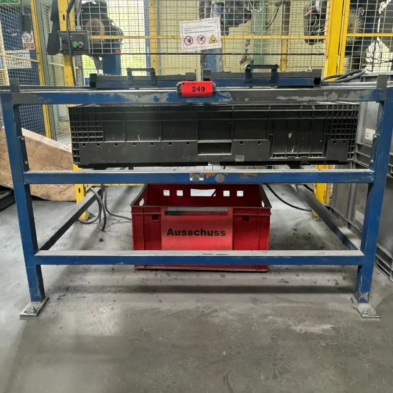 Load carrier table