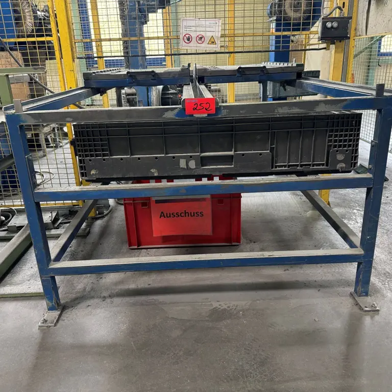 Load carrier table