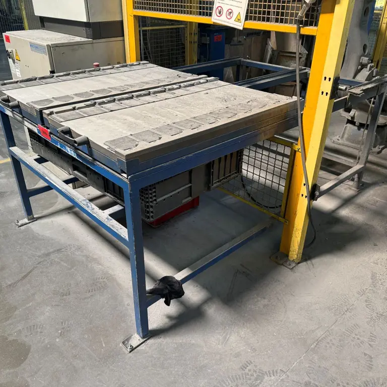 Load carrier table