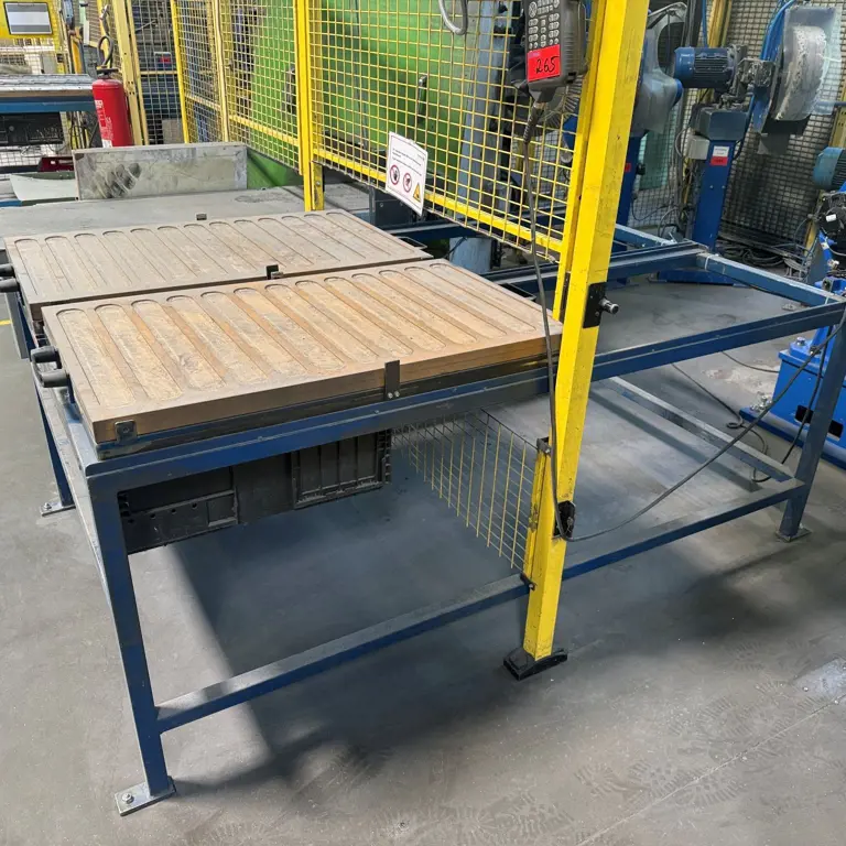 Load carrier table