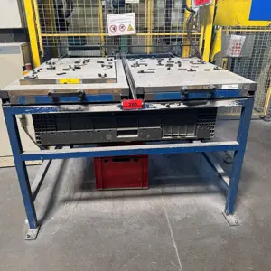 Load carrier table