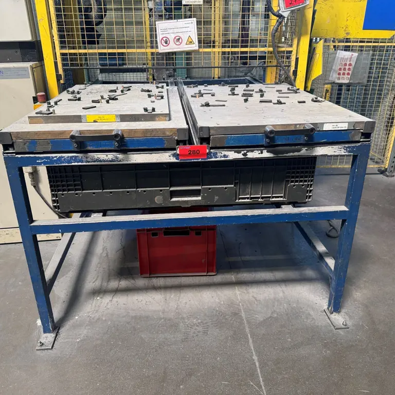Load carrier table