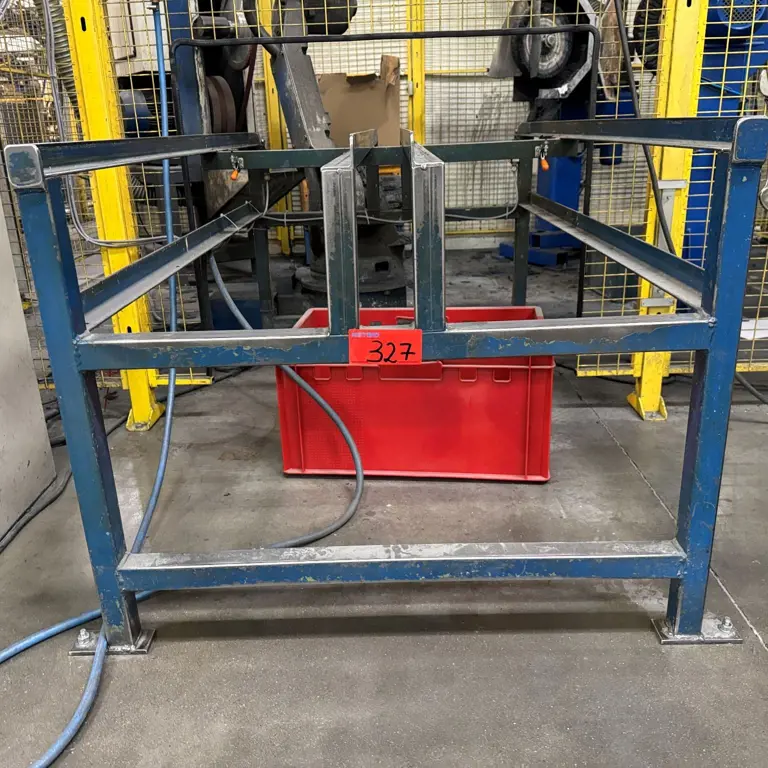 Load carrier table