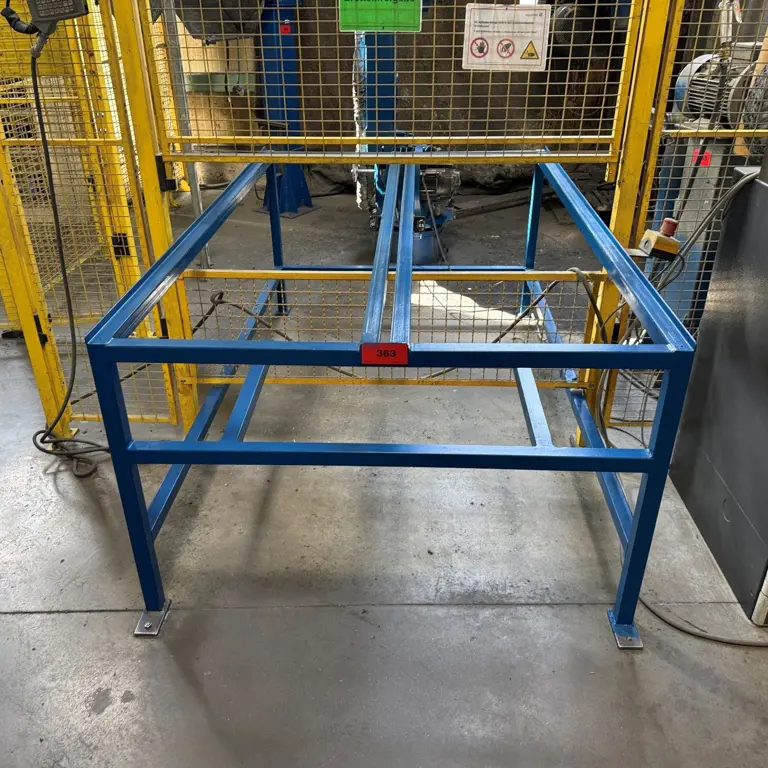 Load carrier table