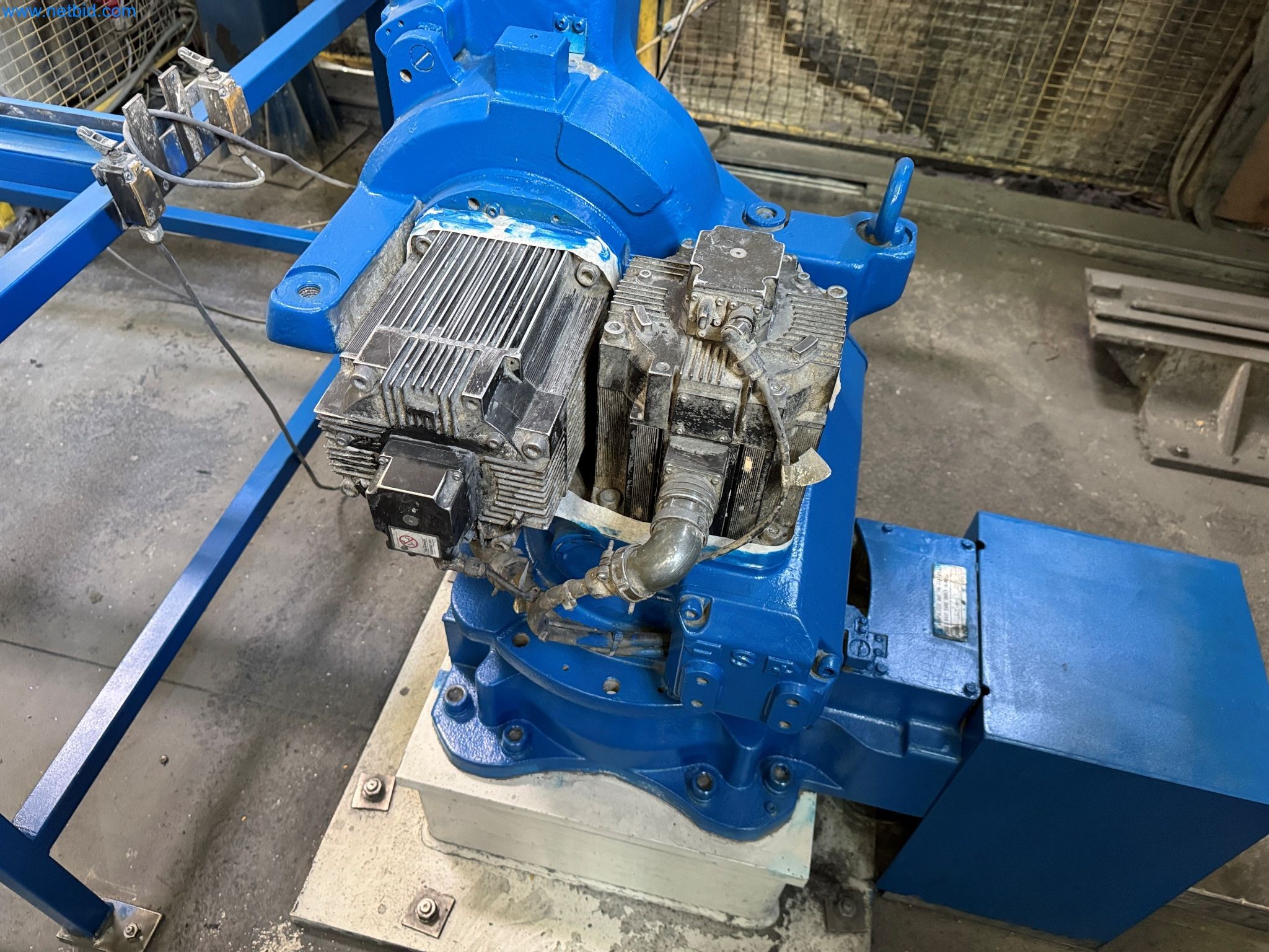 Maszyny z sektora technologii powierzchni-11