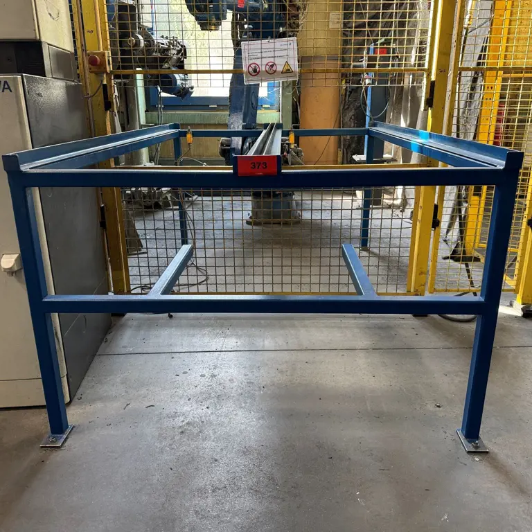 Load carrier table