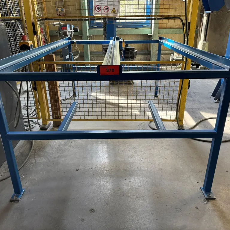 Load carrier table