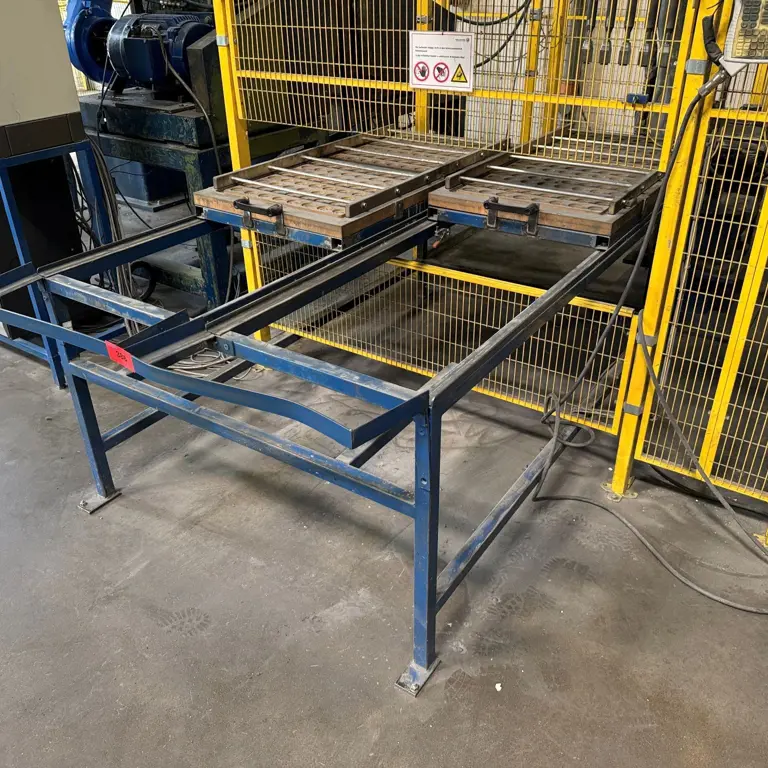 Load carrier table