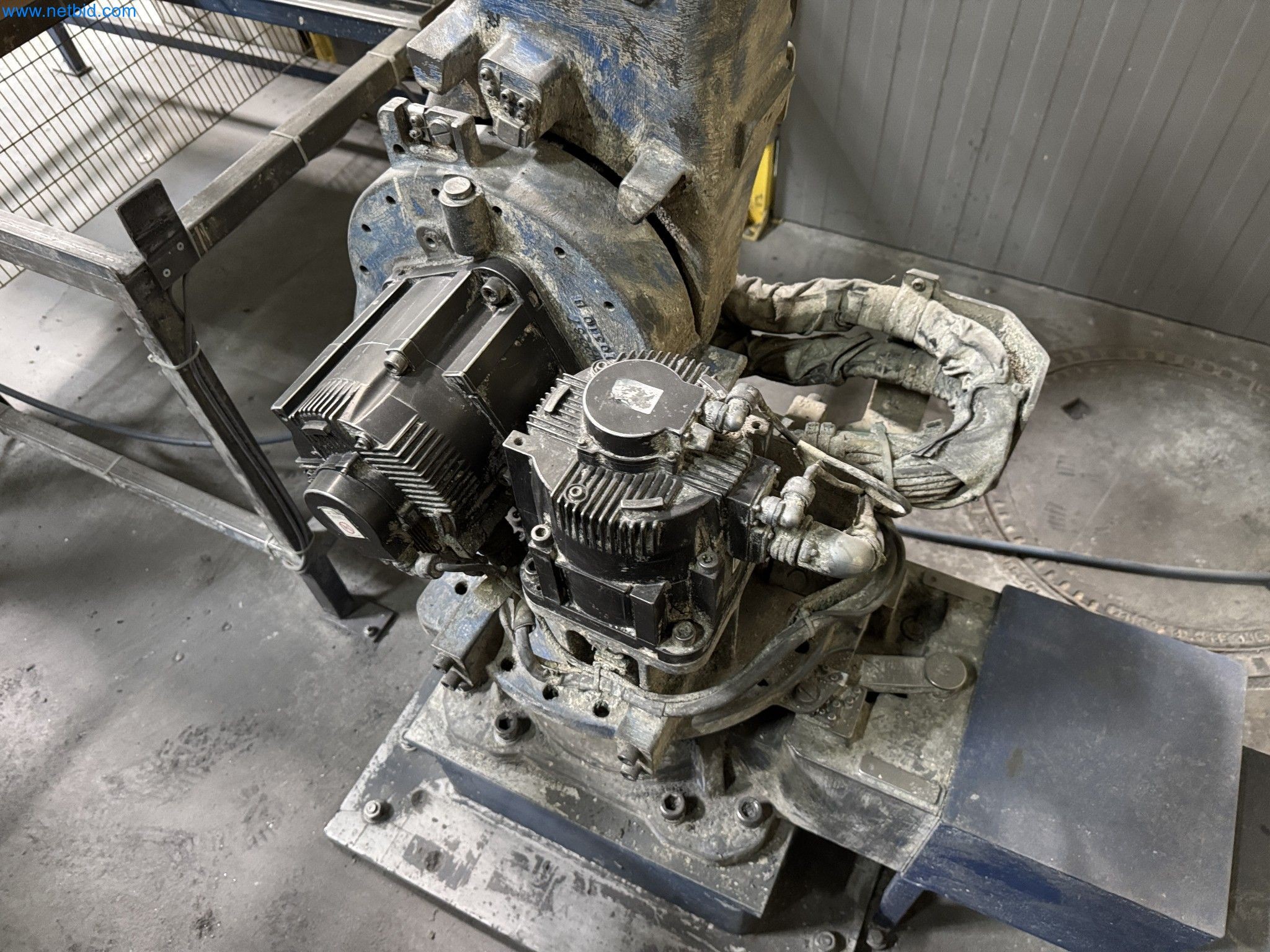 Maszyny z sektora technologii powierzchni-11