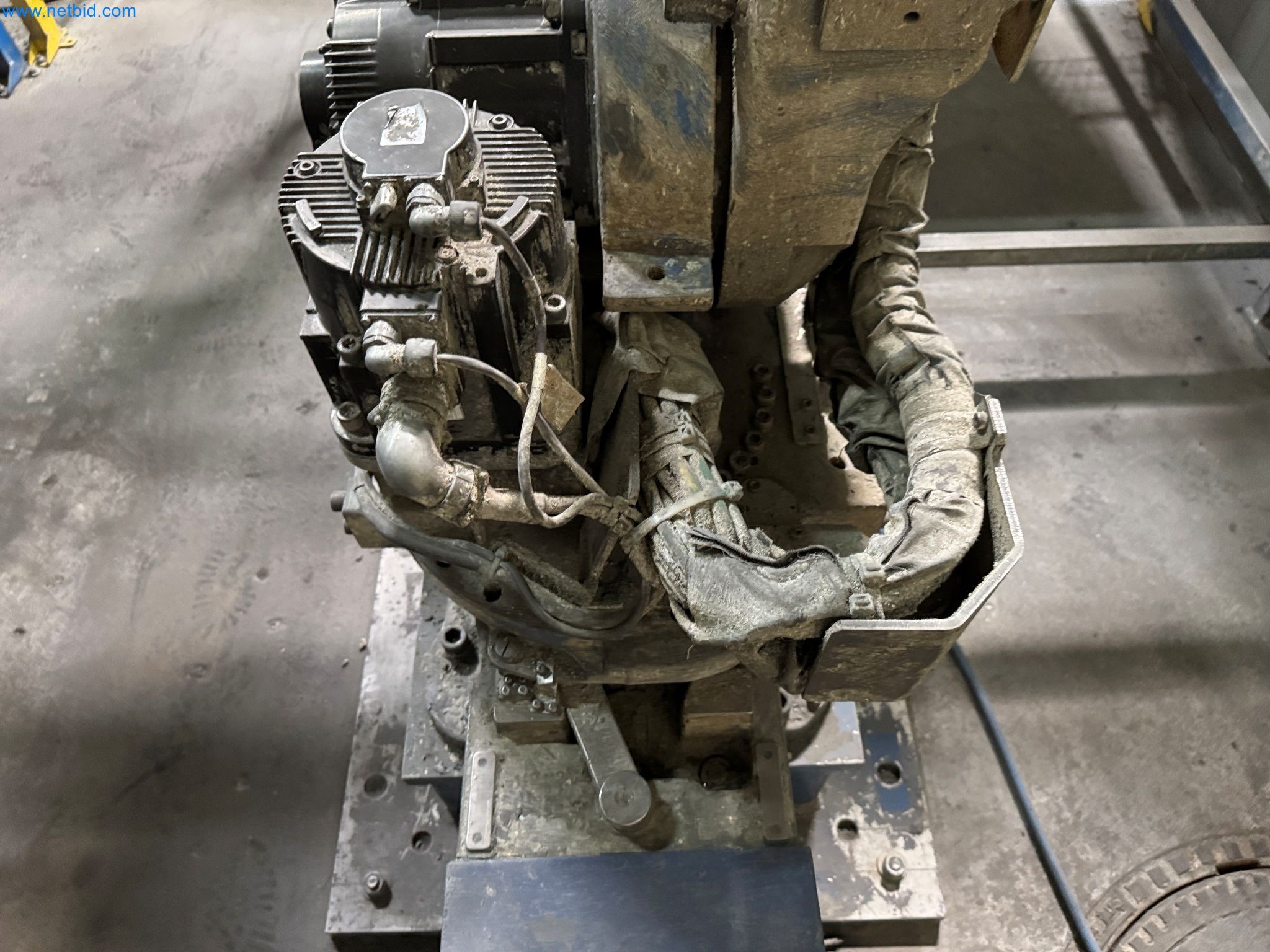 Maszyny z sektora technologii powierzchni-7