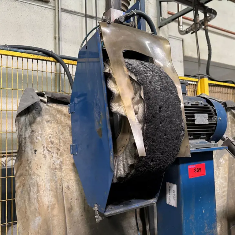 Polishing device